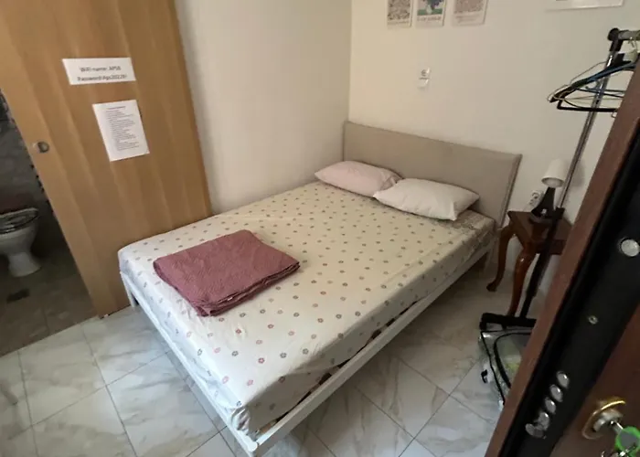 Ano Poli 4 *