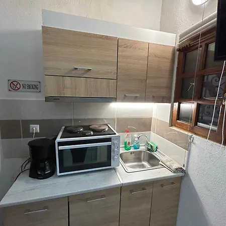 Appartement Ano Poli 4 *
