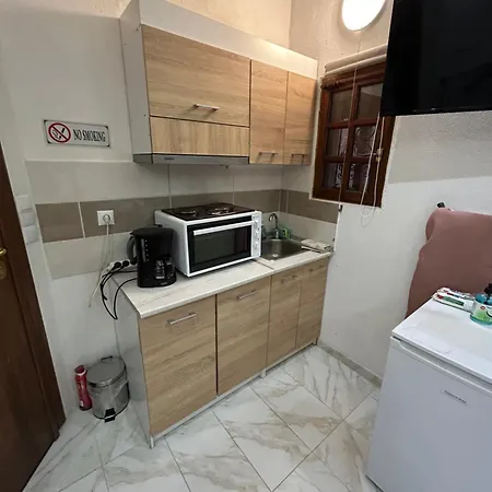 Appartement Ano Poli 4 *